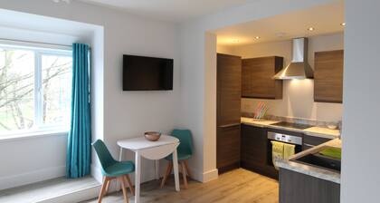 Beautiful 2 bedroom apartment in a great location at Childwall Fiveways (Flat 2)