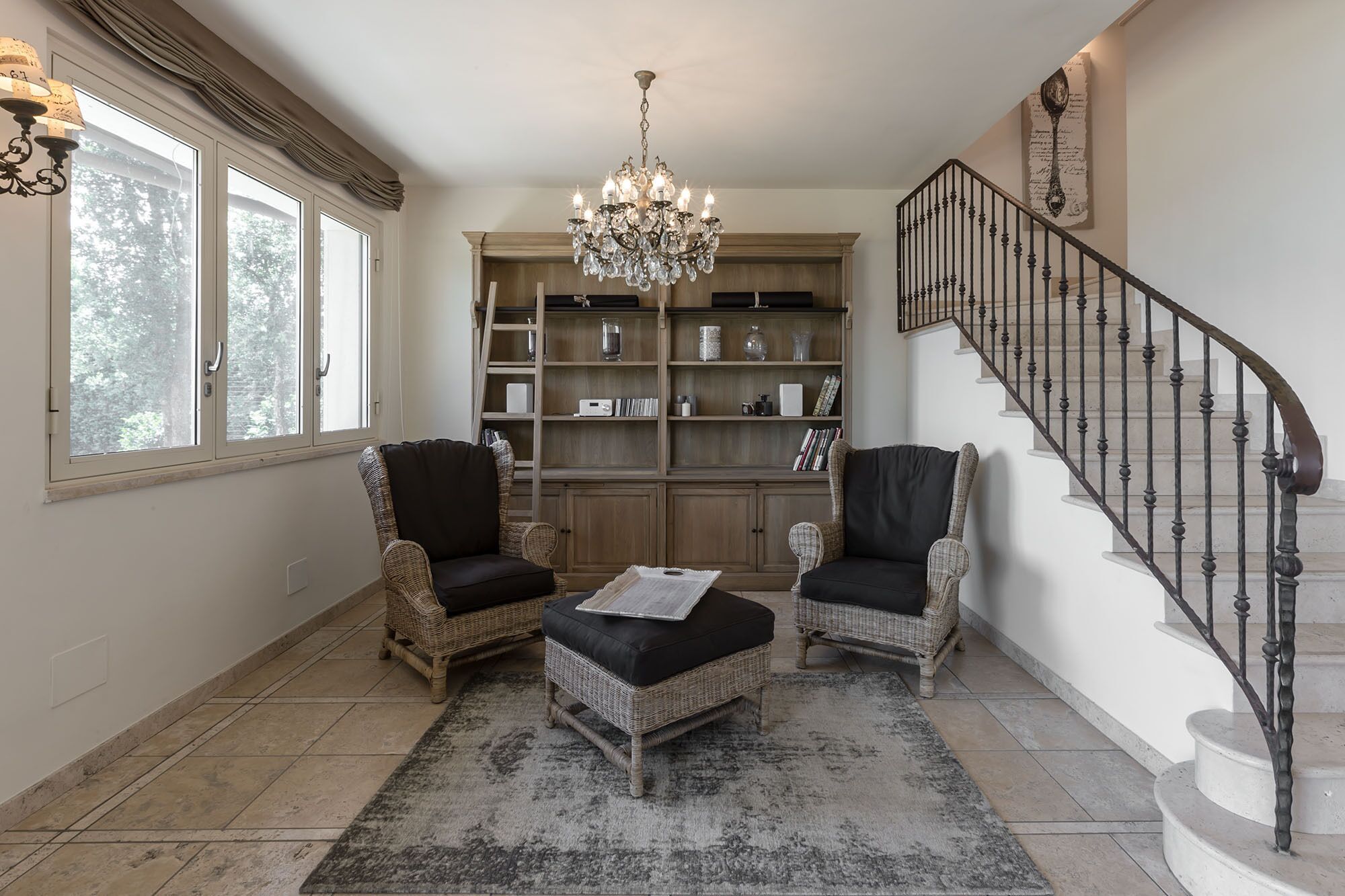 Exclusive country villa with private garden on the outskirts of the city