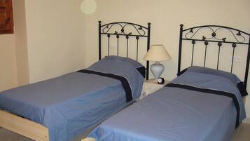 5 slaapkamers, een kluis op de kamer, een strijkplank/strijkijzer, wifi