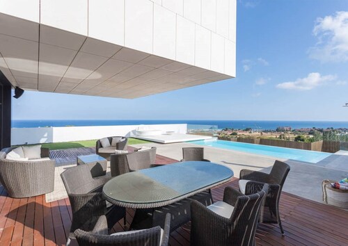 NEW HOUSE! LUXURY VILLA NEAR BARCELONA & COSTA BRAVA