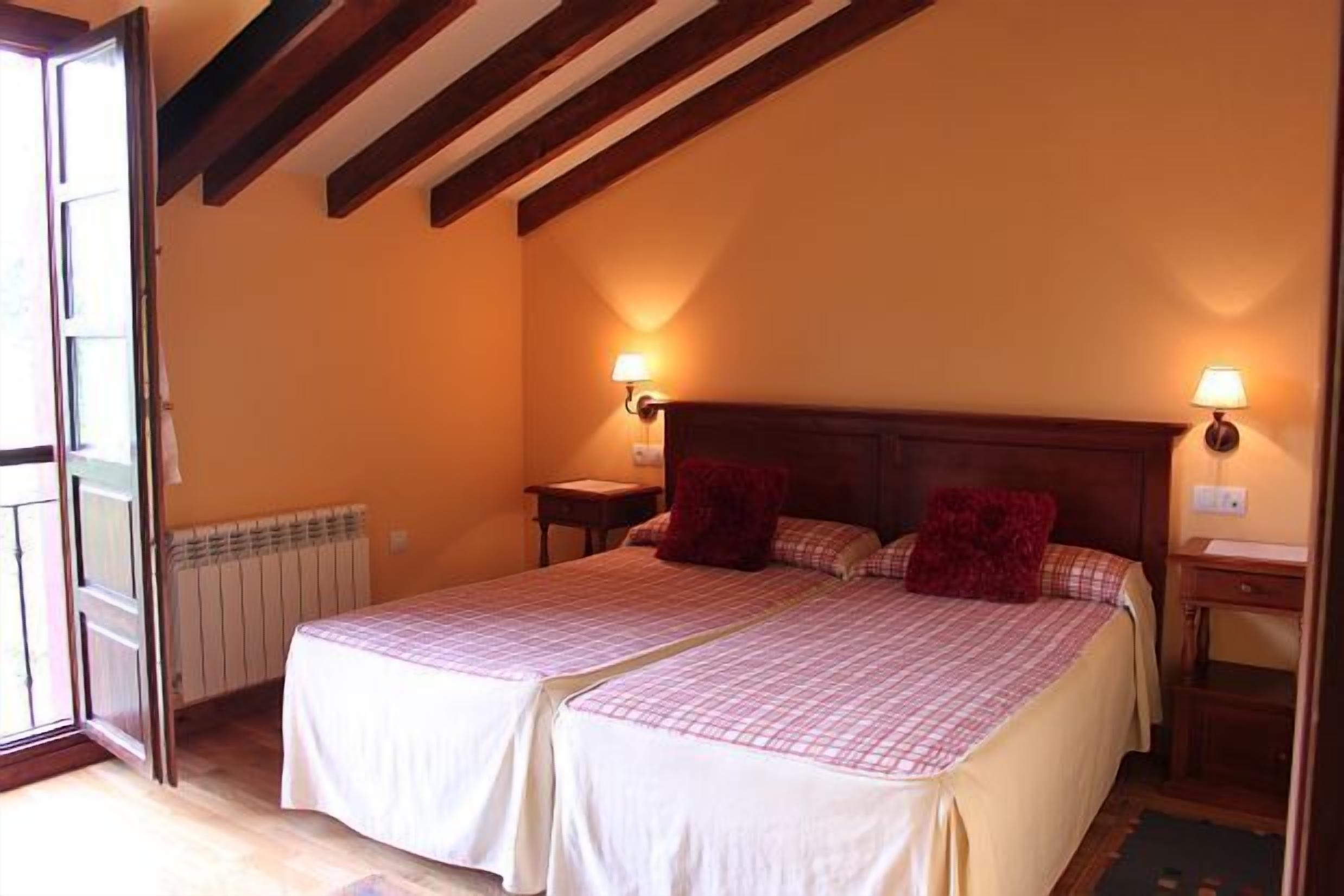 Rural apartment La Casona de la Roza for 6 people