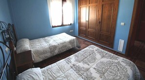 1 habitación, tabla de planchar con plancha, internet y ropa de cama 