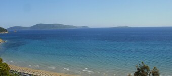 hus-leiligheter i første etasje panoramautsikt over havet og festningen over bakken basseng