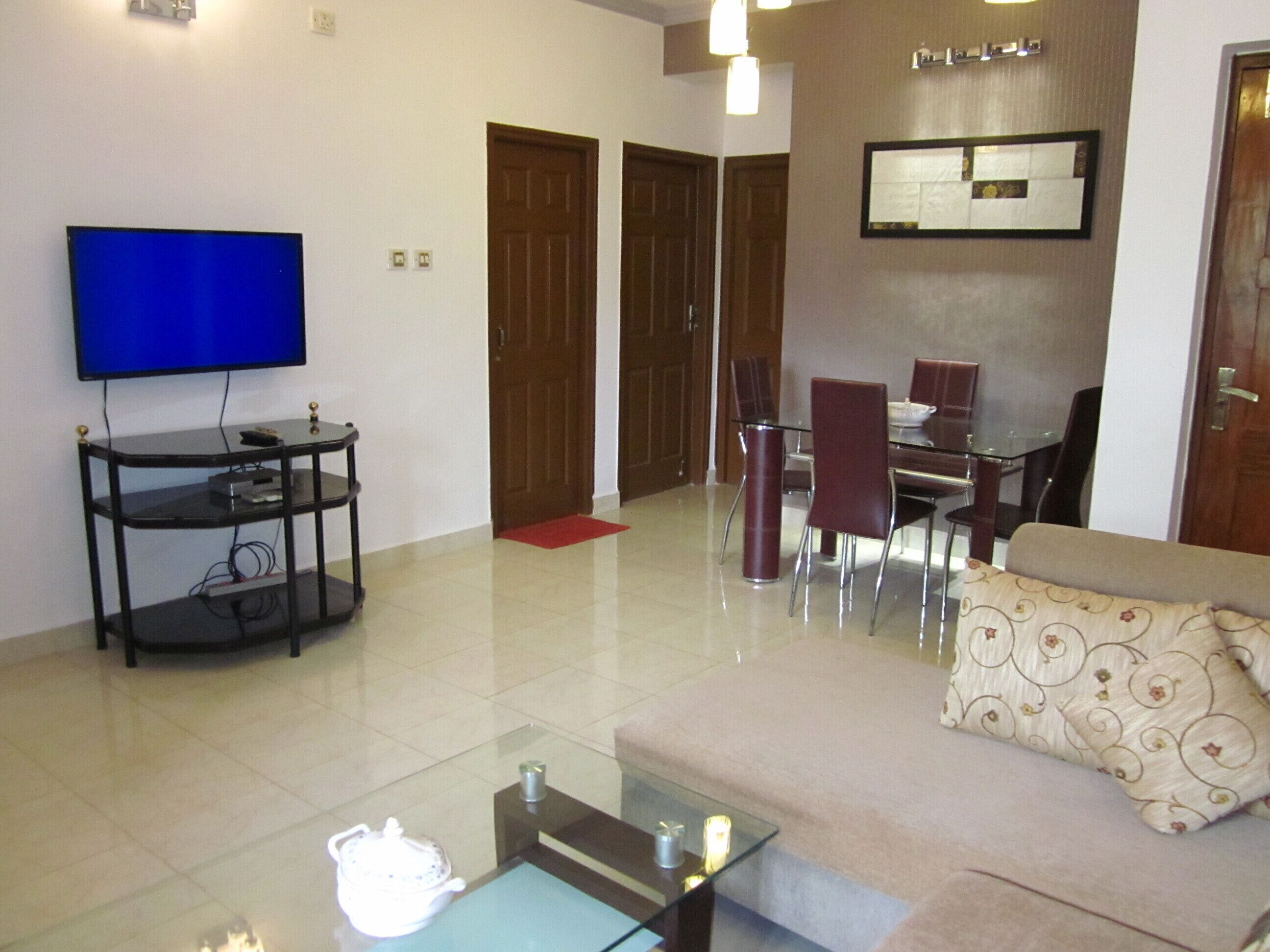 6 BEAUTIFUL APARTMENTS  IN THE HEART OF CANDOLIM WITH POOL