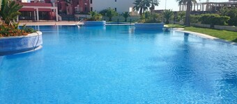 Appartement 6 Golf Costa Esuri bijna gloednieuw 30m2 terras superequipado