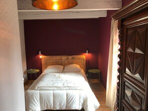 4 Schlafzimmer, Bügeleisen/Bügelbrett