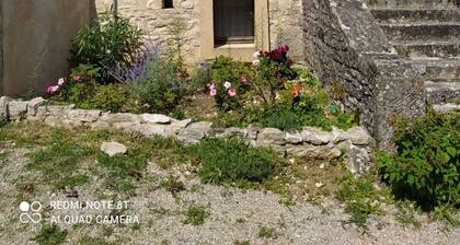 Le Petit Paradis - Gßte pour 8 personnes avec Piscine Privée à la Campagne