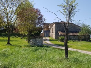 Exterior - Le Petit Paradis - Cottage for 8 people with Private Pool in the Countryside (Caylus)
