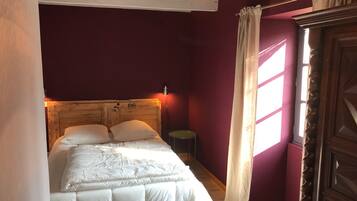 4 bedrooms, iron/ironing board