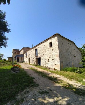 Exterior - Le Petit Paradis - Cottage for 8 people with Private Pool in the Countryside (Caylus)