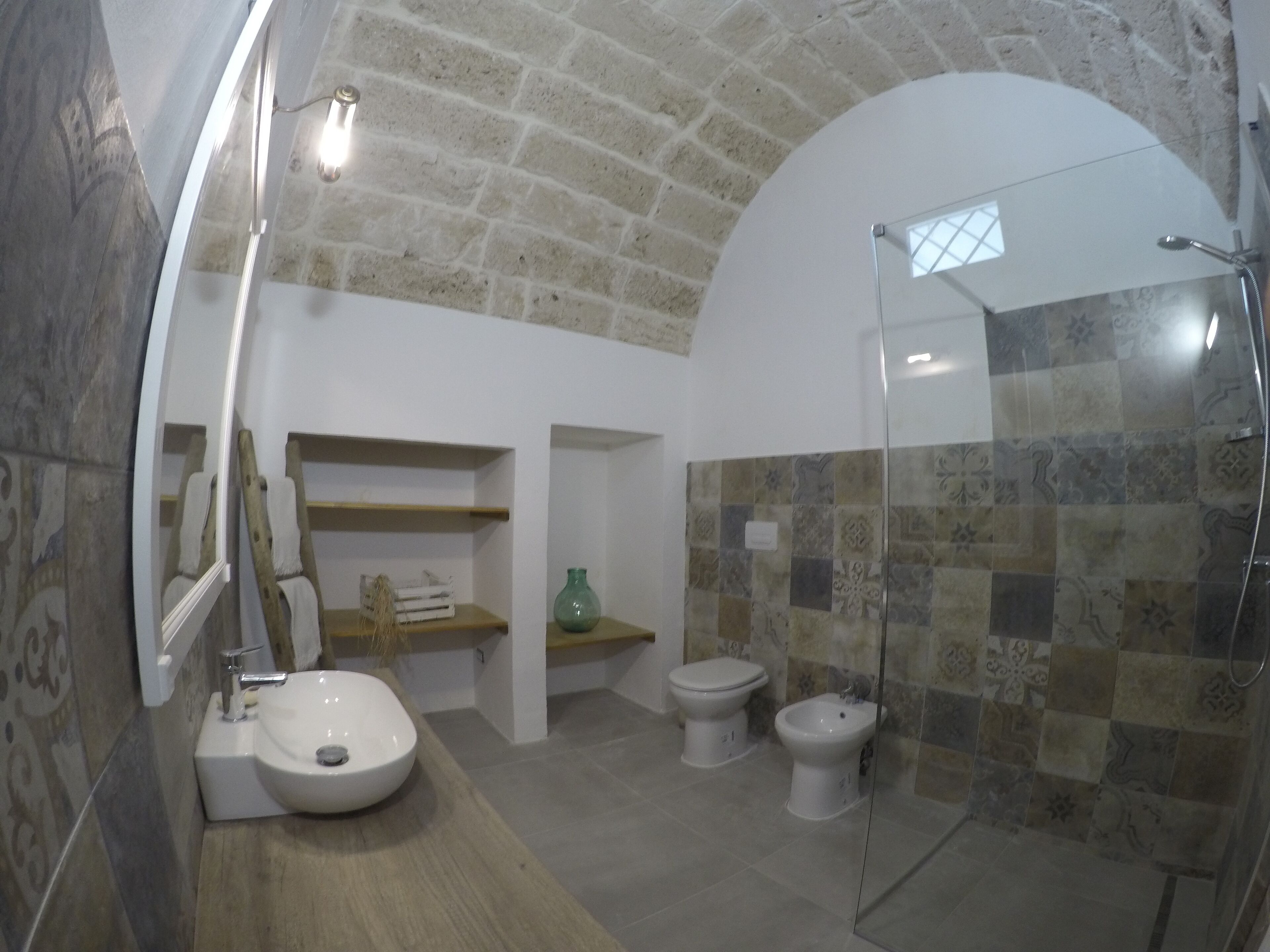 Doccia, asciugacapelli, bidet, asciugamani