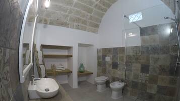 Doccia, asciugacapelli, bidet, asciugamani