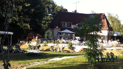 Gîte for birthdays and celebrations 1 hour from Paris sleeps 31 + room sleeps 70