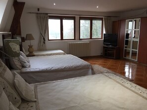 14 bedrooms, iron/ironing board, travel cot, free WiFi