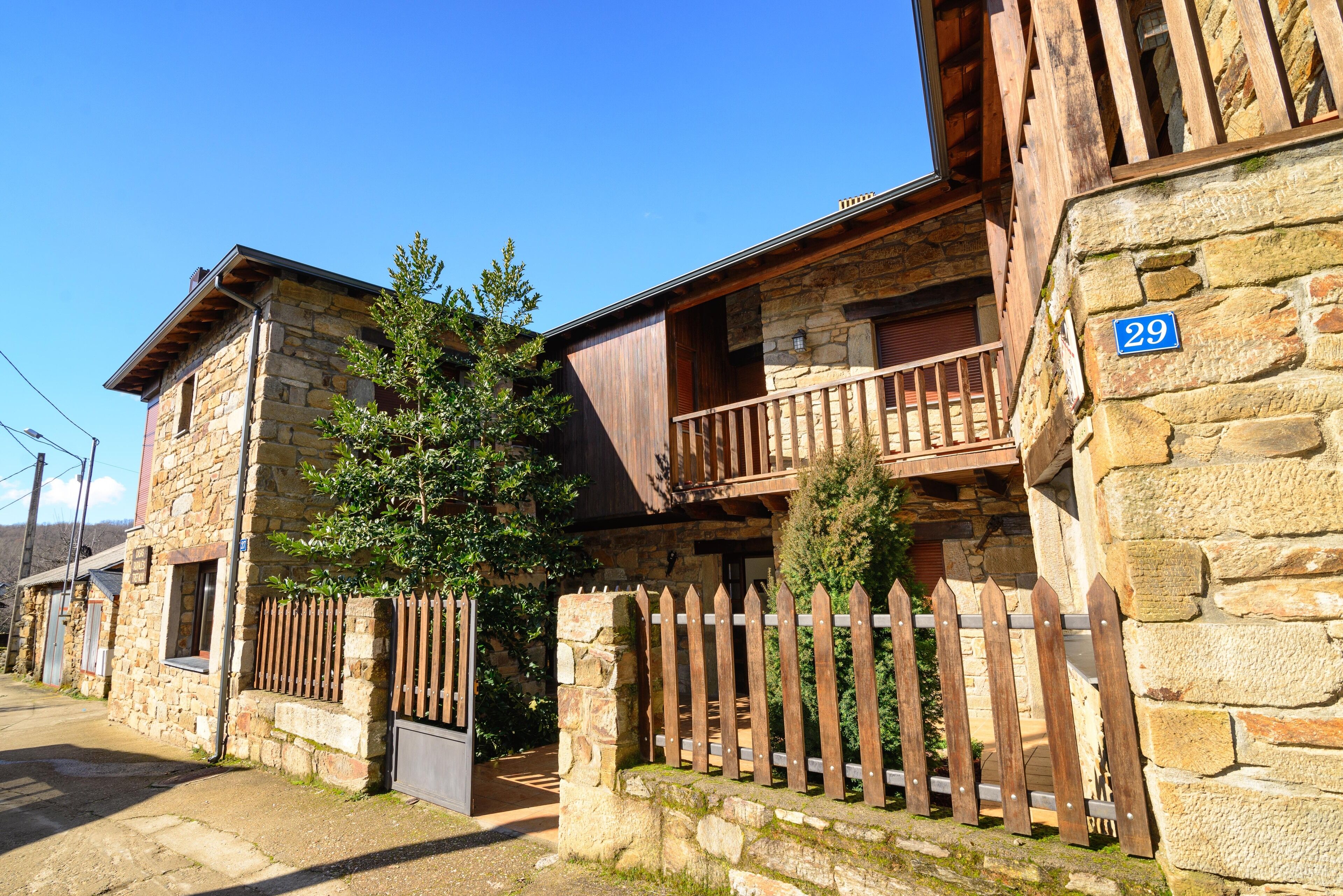 RURAL HOUSE 8 PLAZAS TREFACIO