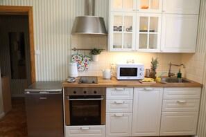 Refrigerador, microondas, placa de cocina, lavavajillas