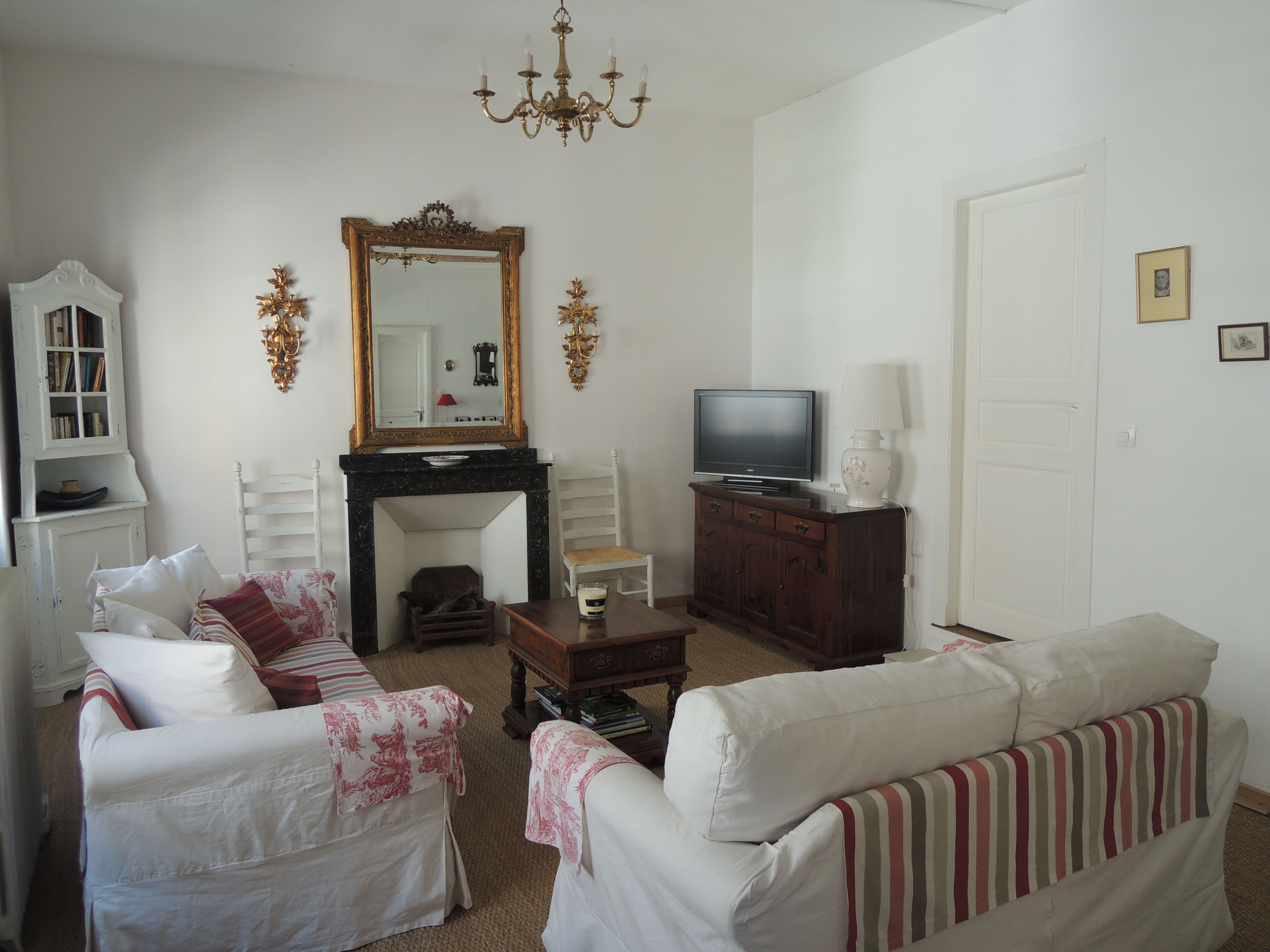 L'Appartement Cour, pretty and spacious with private courtyard in Limoux centre