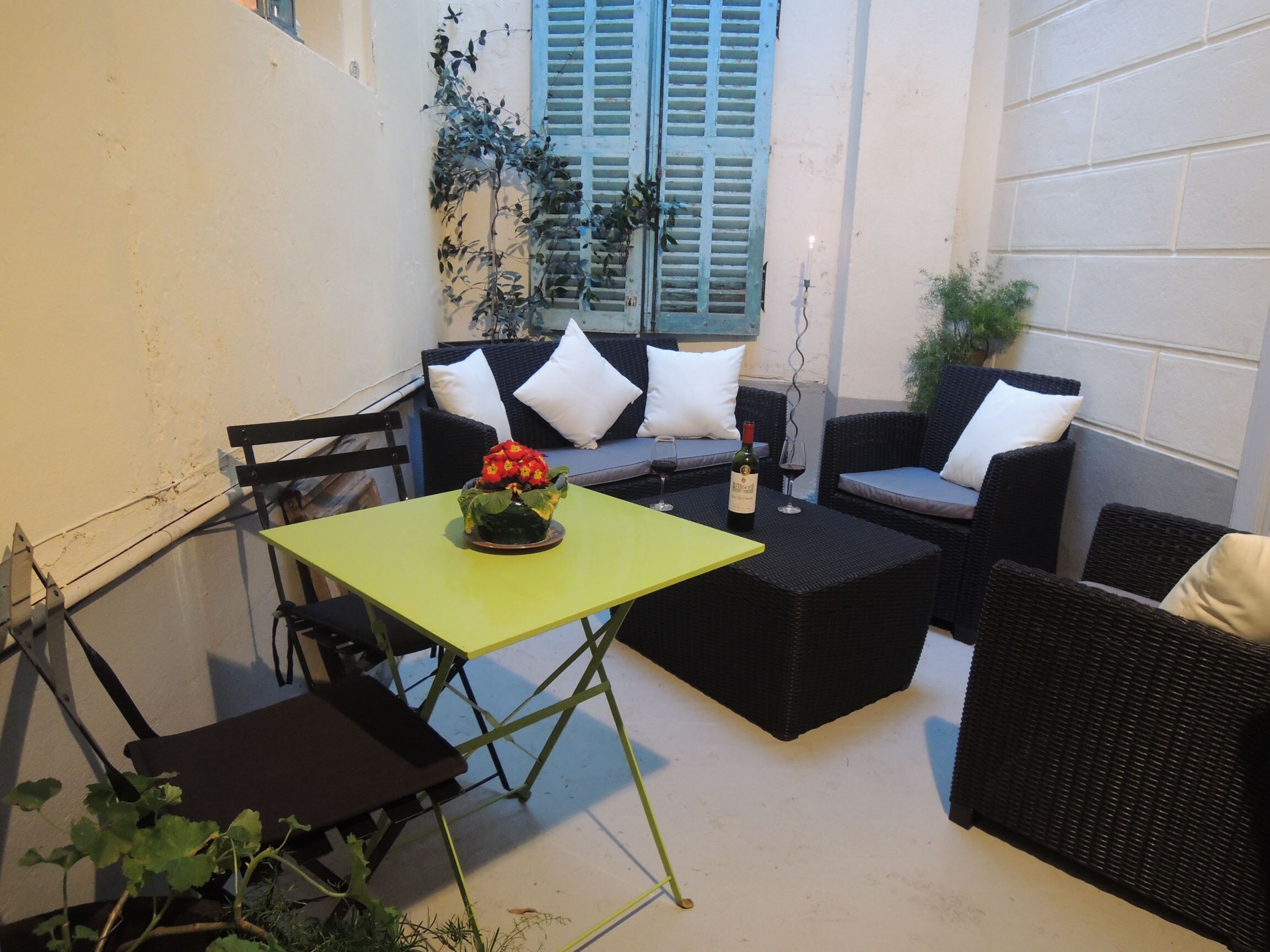L'Appartement Cour, pretty and spacious with private courtyard in Limoux centre