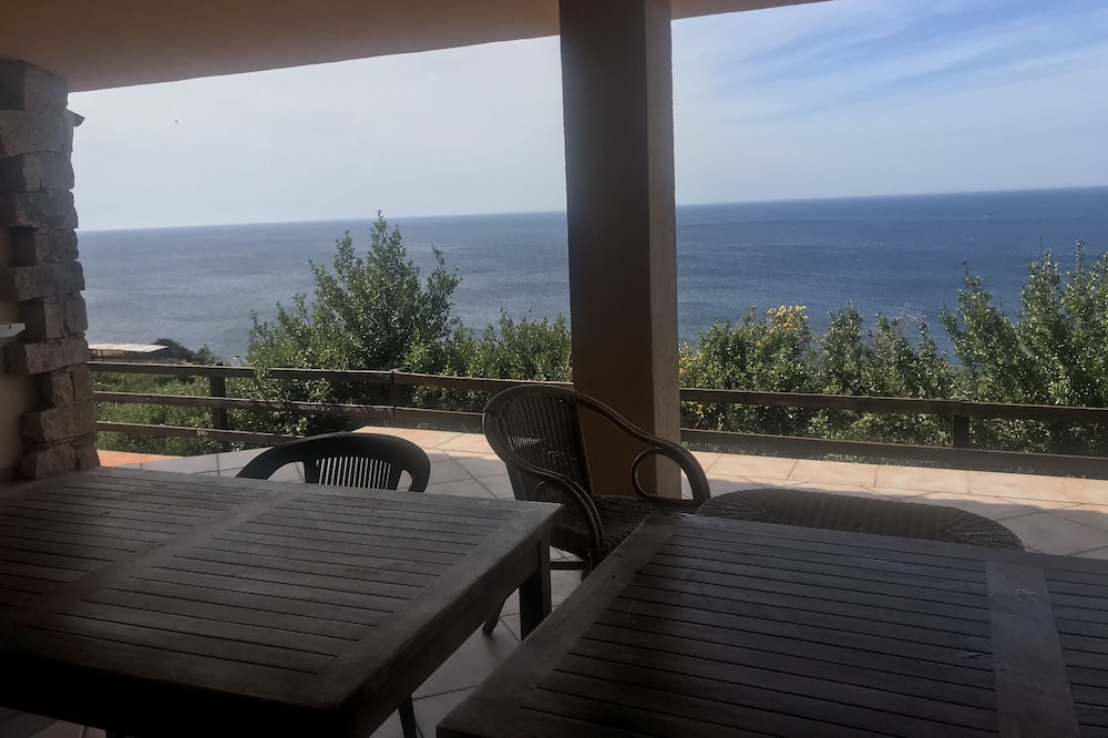 villa Lo cossi A FEW STEPS FROM THE SEA