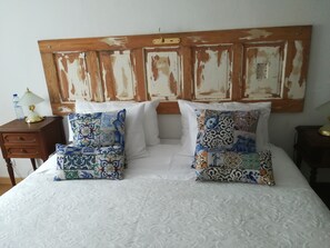 2 chambres, bureau, chambres insonorisées, fer et planche à repasser