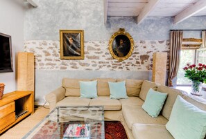 TV, fireplace, DVD player, ping pong