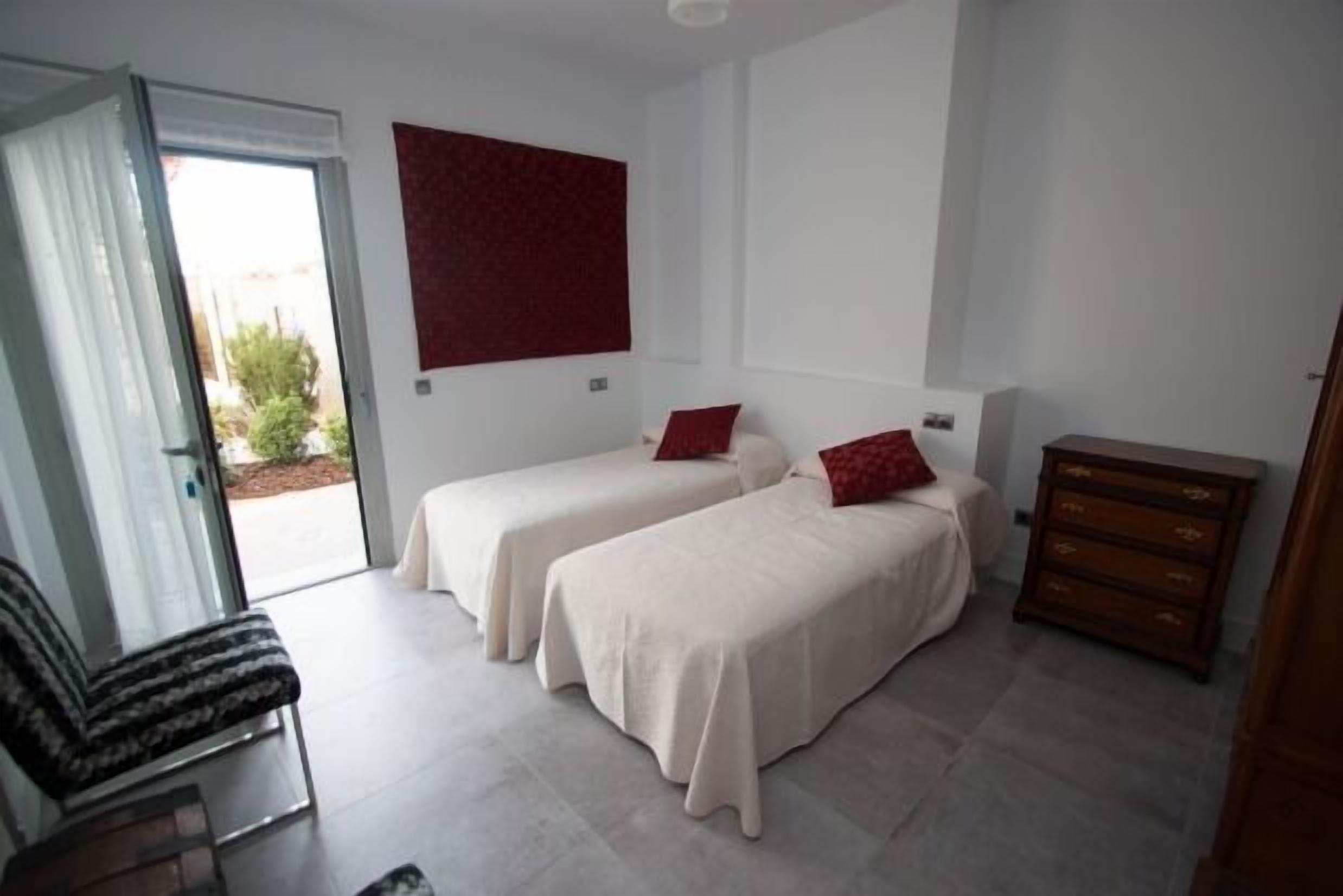 Self catering La Alvardana for 9 people