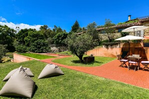 Outdoor dining - VN Nature Houses, a place to be, a place to live in the nature. (Ferraria de São João)