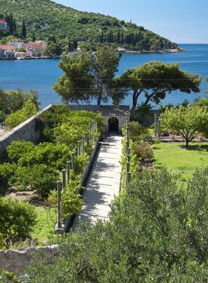Property grounds - Room no 2 at Zamagna sea front castle (Zaton)