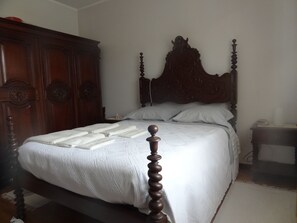 3 makuuhuonetta, silitysrauta/-lauta, ilmainen Wi-Fi, vuodevaatteet