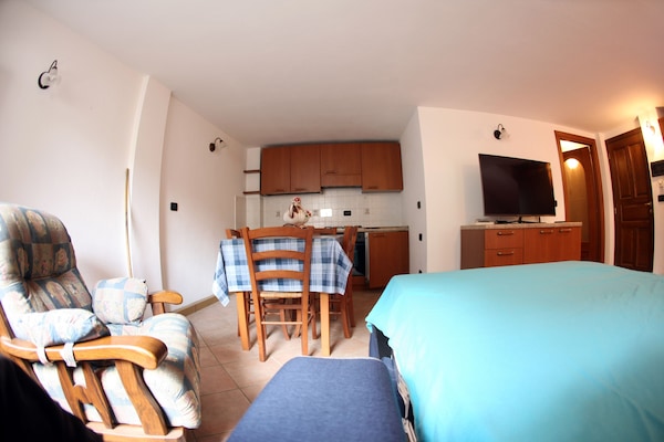 1 chambre, fer et planche à repasser, accès Internet, draps fournis