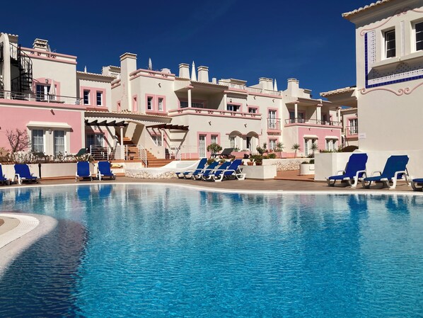 Een verwarmd zwembad