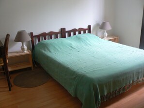 5 Schlafzimmer, Bügeleisen/Bügelbrett, Reisekinderbett