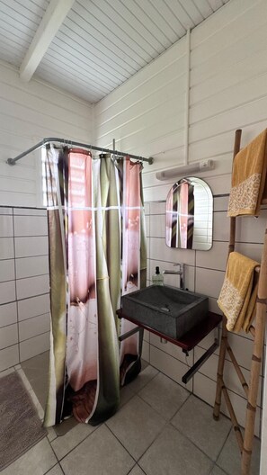 Shower, towels, toilet paper - 🌴 Creole house in the heart of the Martinique countryside (Gros-Morne)