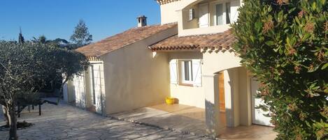 المنشأة من الخارج