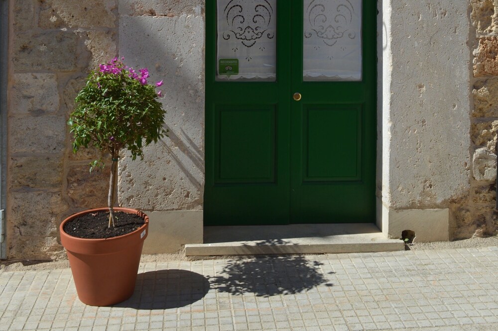The Green Door - apartment located in Piazza Sant'Eufemia in Tricase - Lecce-