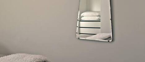 1 chambre, fer et planche à repasser, accès à Internet, literie fournie