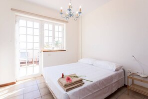1 chambre, fer et planche à repasser, lit parapluie, Wi-Fi gratuit