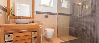 DISPONIBLE EN AGOSTO / JULIO Villa de lujo de 5 dormitorios en Lefkas con fantásticas vistas
