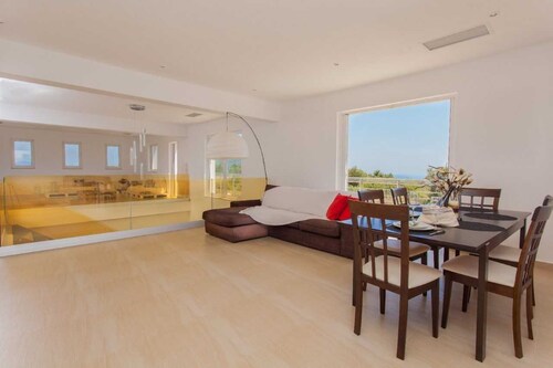 VERFÜGBAR IM AUGUST / JULI Luxuriöse Villa mit 5 Schlafzimmern in Lefkas mit fantastischer Aussicht