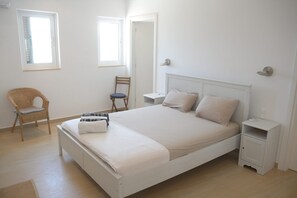 5 habitaciones, tabla de planchar con plancha y cuna de viaje 