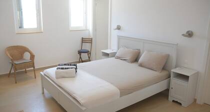 SAATAVILLA elokuussa / heinäkuussa Ylellinen 5 makuuhuoneen huvila Lefkasissa, josta on upeat näkymät