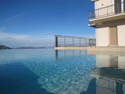 LARGE 5 bedroom Villa, Fantastic Views of the Ionian Sea!