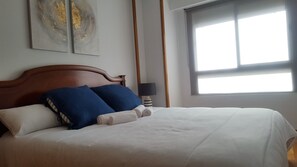 3 chambres, bureau, fer et planche à repasser, accès Internet