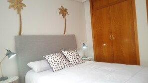 3 chambres, bureau, fer et planche à repasser, accès Internet