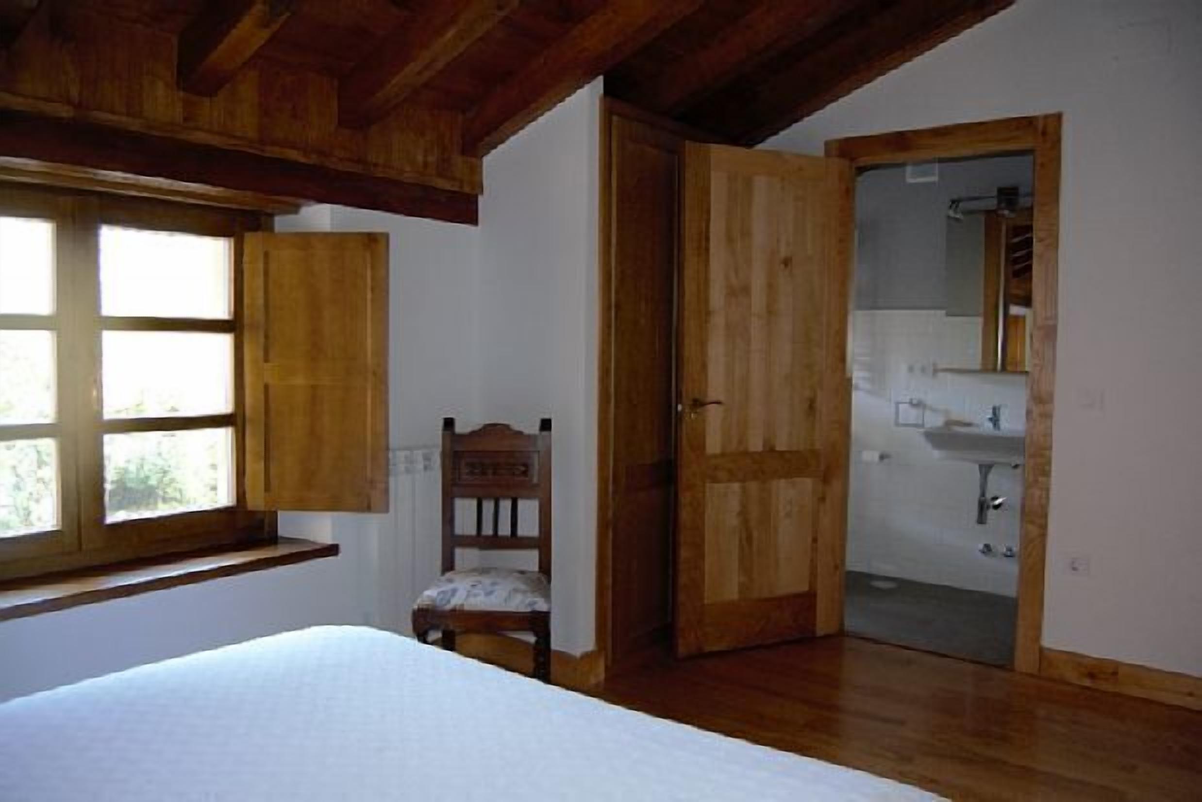 3 chambres, fer et planche à repasser, Wi-Fi, draps fournis