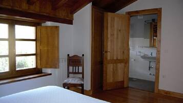 3 chambres, fer et planche à repasser, Wi-Fi, draps fournis