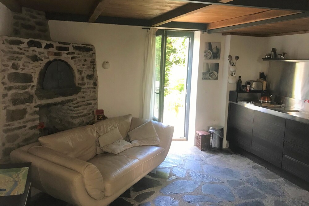 Idyllic converted split level hideaway