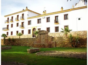 Exterior - Cortijo Cabañas Rural Apartments. Apt- first right (Cordoba)