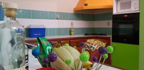 Fridge, microwave, oven, stovetop - Rental of a tourist apartment (2 air-conditioned rooms) (SAINTE ANNE)
