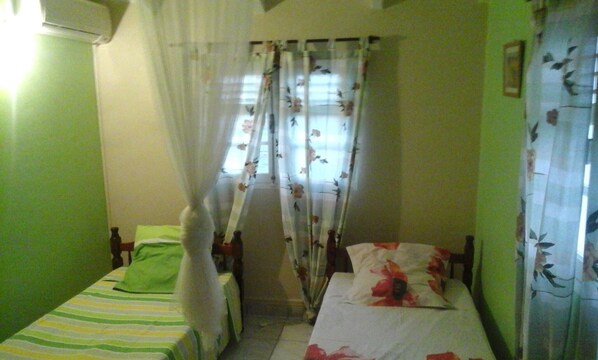 2 bedrooms, iron/ironing board, WiFi, bed sheets